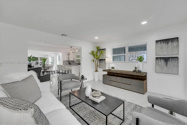 Property Photo:  20 NE 29th St  FL 33334 
