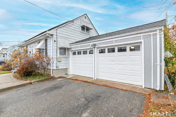 Property Photo:  74 Hollywood Avenue  CT 06606 