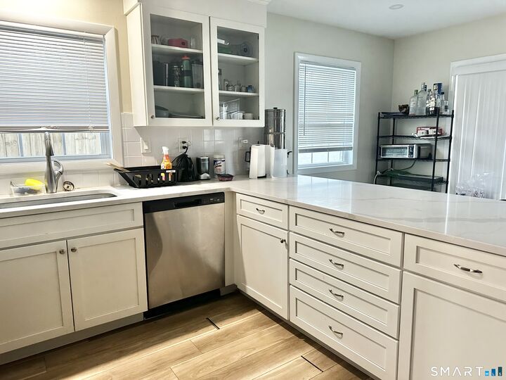 Property Photo:  100 Ruden Street  CT 06516 