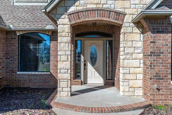 Property Photo:  301 Prairie Lane  OK 73061 