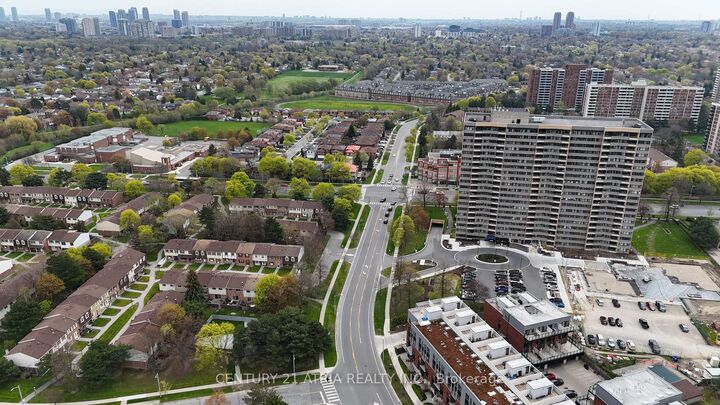 Property Photo: 2100 Bridletowne Circle 111 ON M1W 0A6