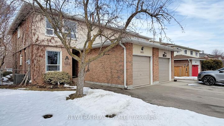 Property Photo: 3103 Autumn Hill Crescent ON L7M 1Z3