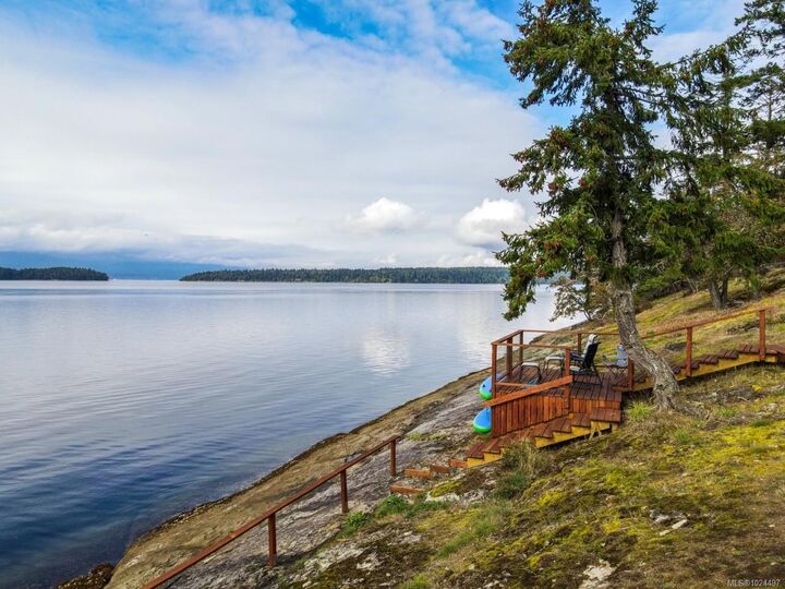 Property Photo: 214 Dogwood Lane BC V8K 1A4
