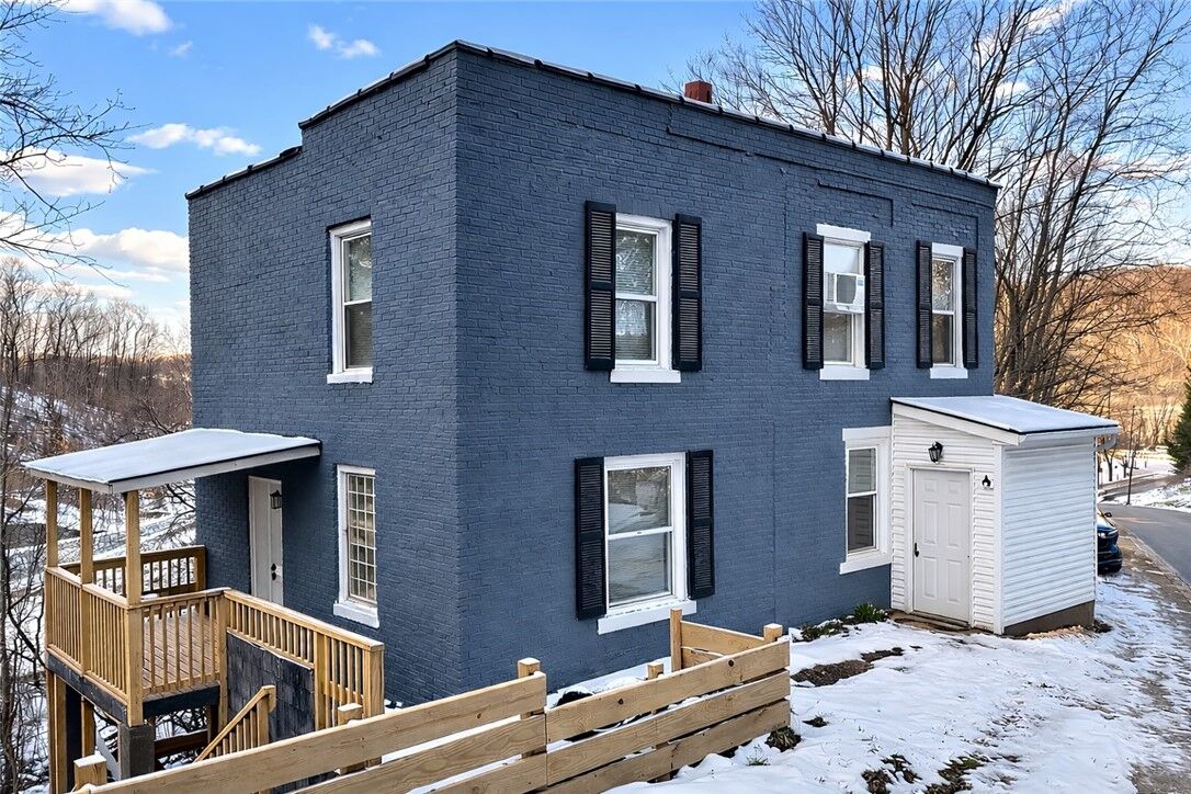 Property Photo:  1320 Pioneer Ave  PA 15226 