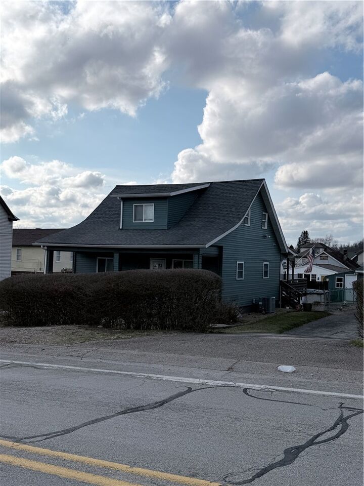 Property Photo: 2927 State St PA 15131