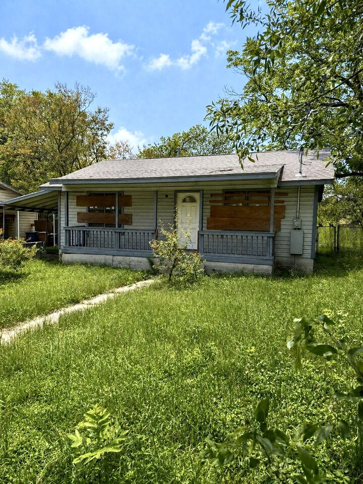 Property Photo: 407 Middle Lane TX 78753