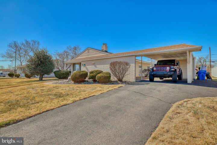 Property Photo:  19 Dewberry Lane  PA 19055 