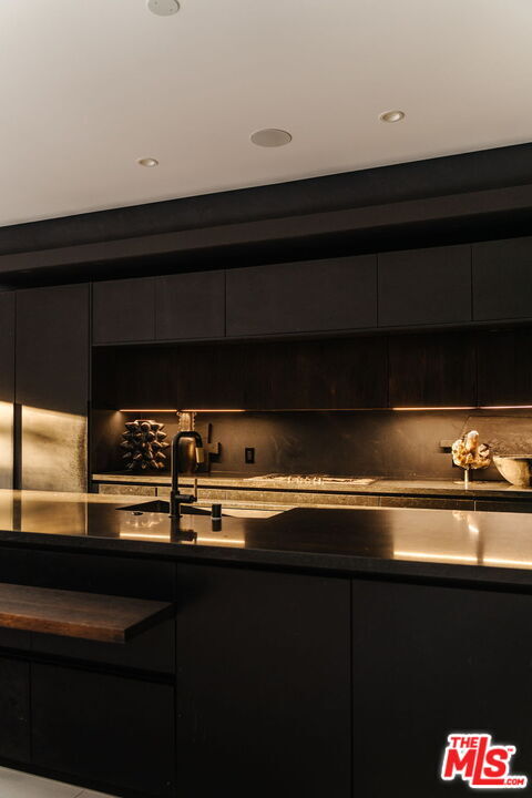 Property Photo:  537 N Alta Vista Blvd  CA 90036 