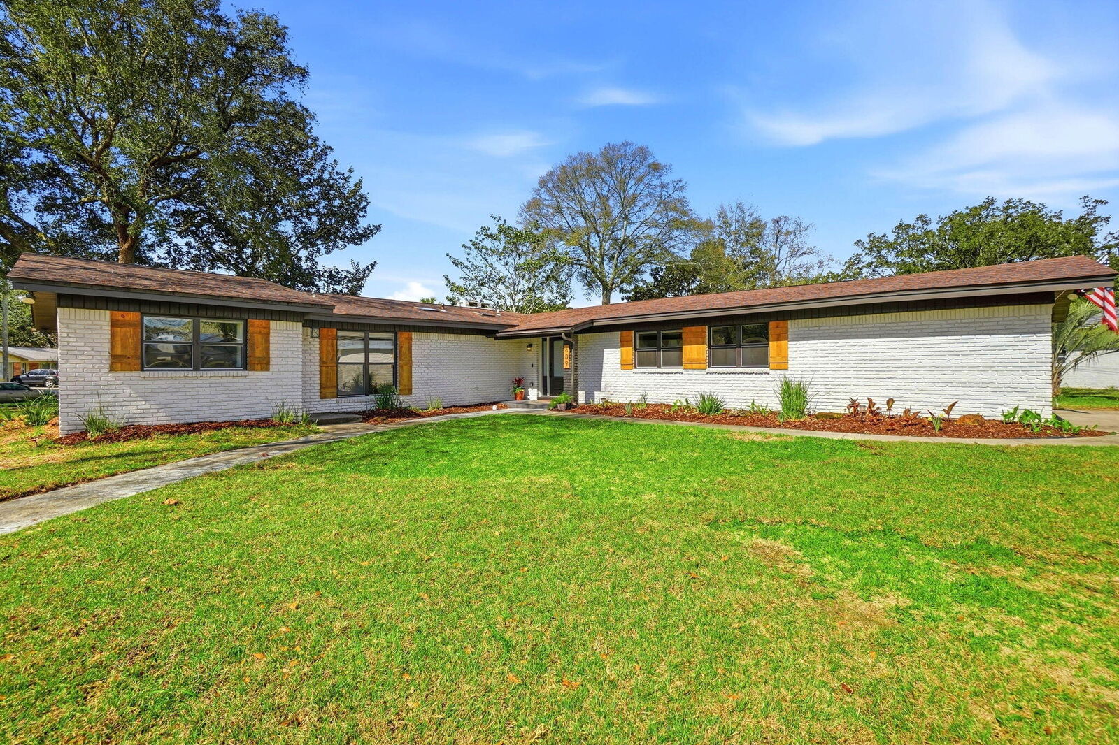 Property Photo:  609 NE Powell Drive  FL 32547 