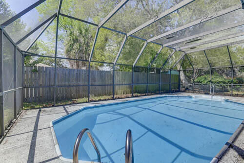 Property Photo:  613 NE Cambridge Avenue  FL 32547 