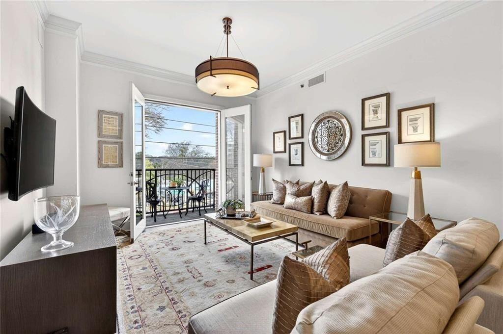 Property Photo: 2277 NE Peachtree Road NE 404 GA 30309