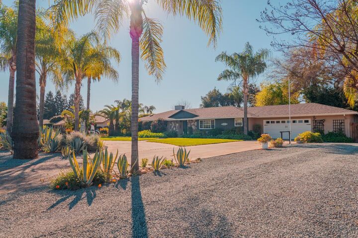 Property Photo:  915 S Strathmore Avenue N  CA 93274 