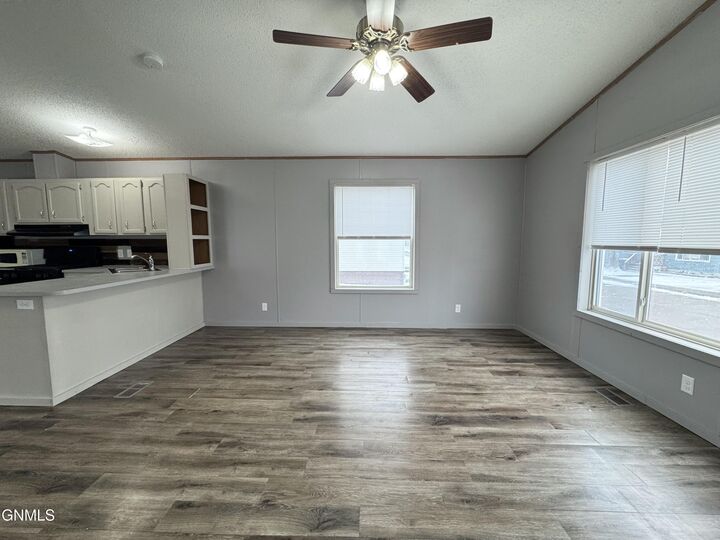 Property Photo:  4117 Arlington Drive  ND 58503 