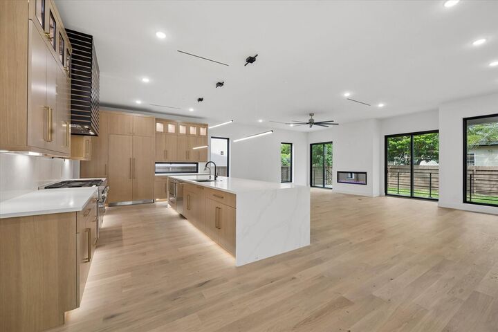 Property Photo:  4622 Willow  TX 77401 