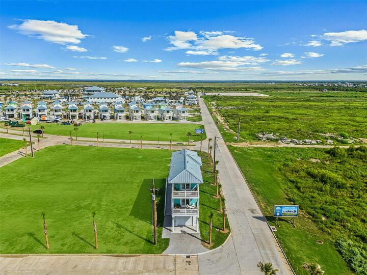 Property Photo:  719 Seaside Dr  TX 77650 