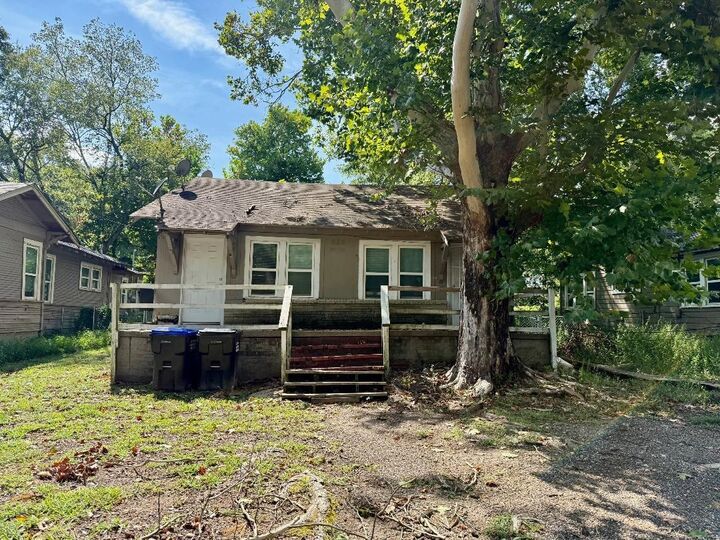 Property Photo: 623, 625, 627 Harrell St. TX 75601