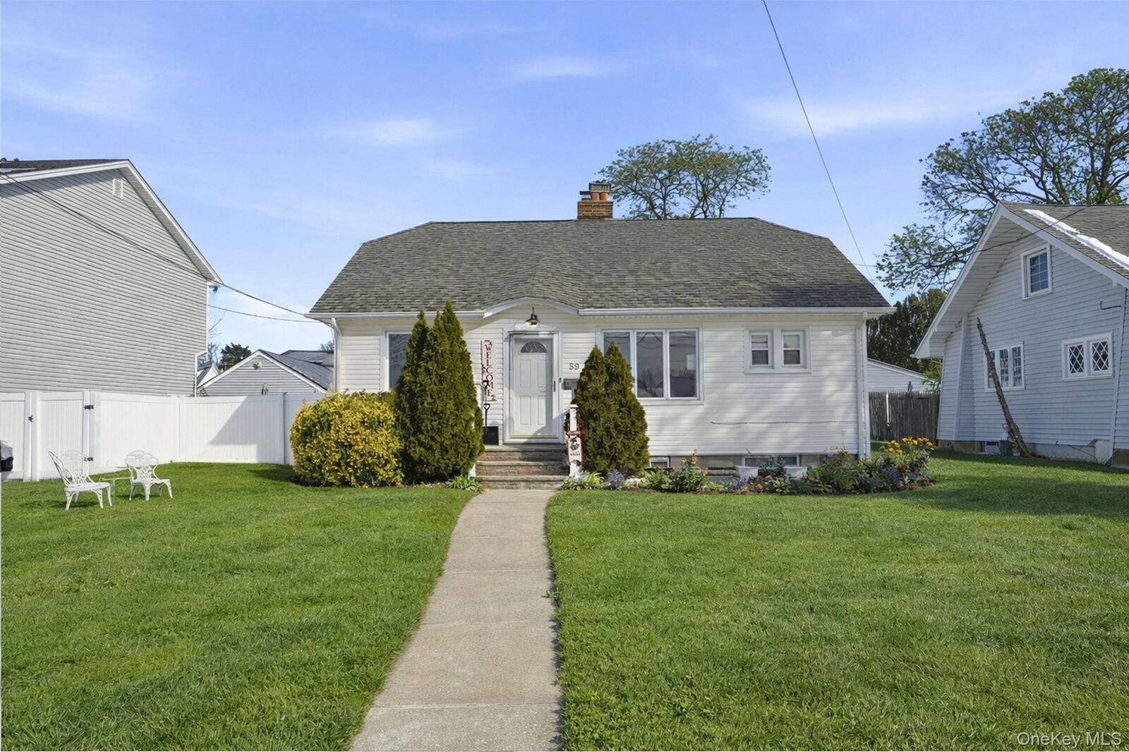 Property Photo:  59 Homecrest Court  NY 11572 