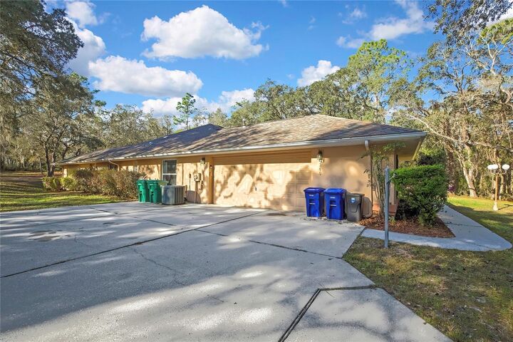 Property Photo:  340 E Savoy Street  FL 34461 