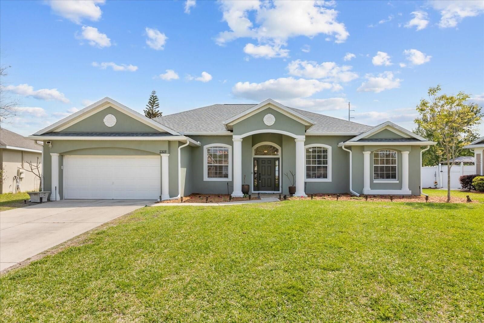 Property Photo: 2309 Wolf Ridge Lane FL 32757