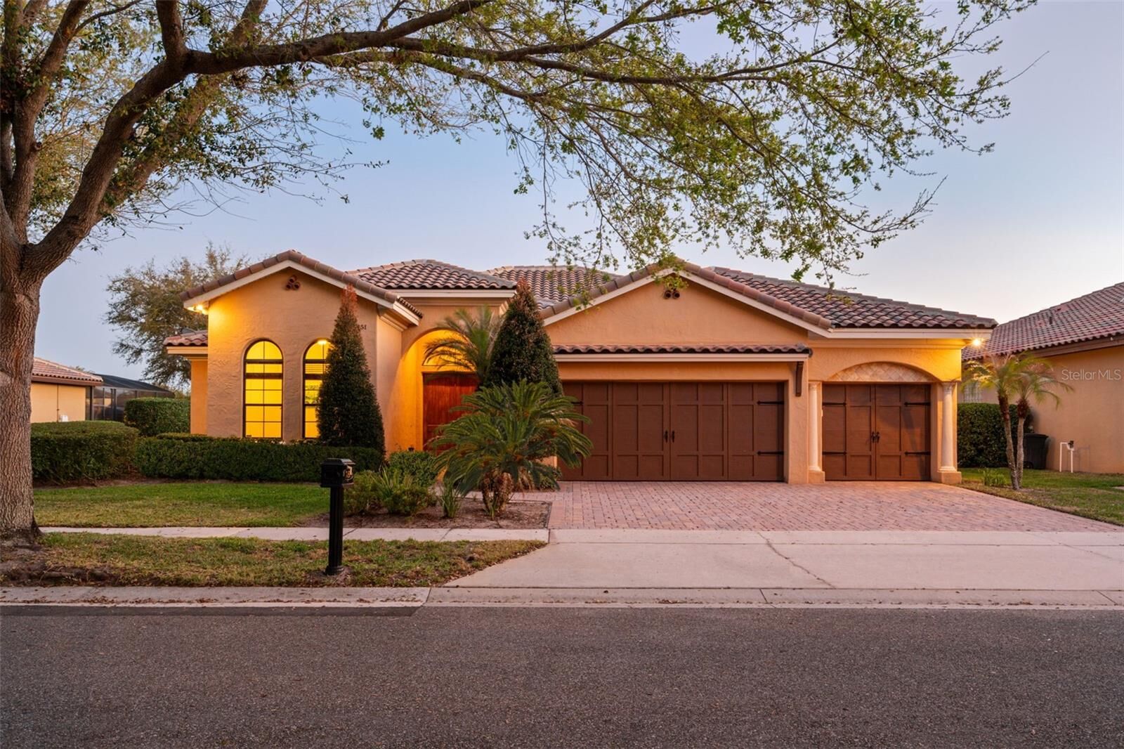 Property Photo:  7451 Pointe Venezia Drive  FL 32836 