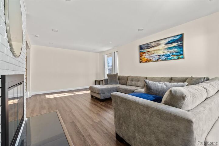 Property Photo:  38309 Southfarm Lane  MI 48167 8961 