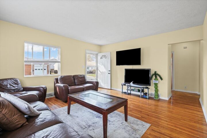 Property Photo: 8 University Court IL 61761