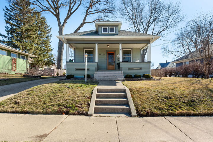 Property Photo:  1127 Morton Avenue  IL 60120 