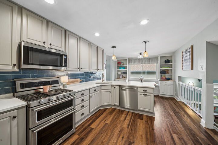 Property Photo:  6515 Deerpath Court  IL 60532 