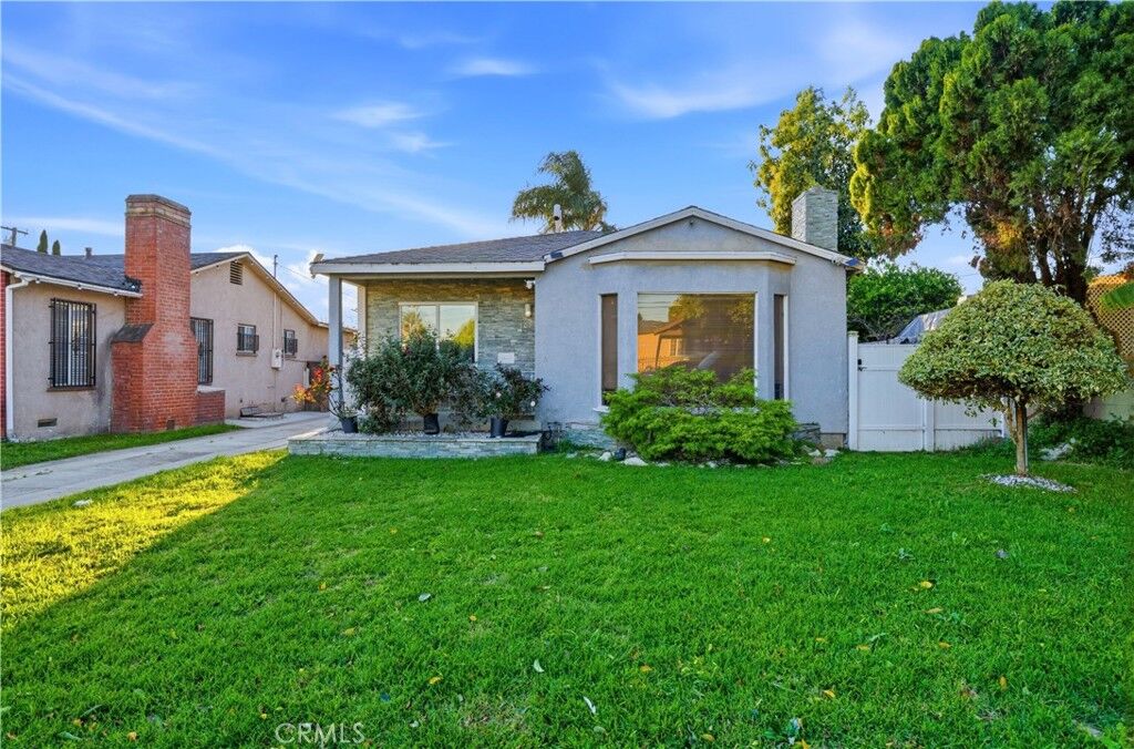 Property Photo:  307 S Locust Avenue  CA 90221 