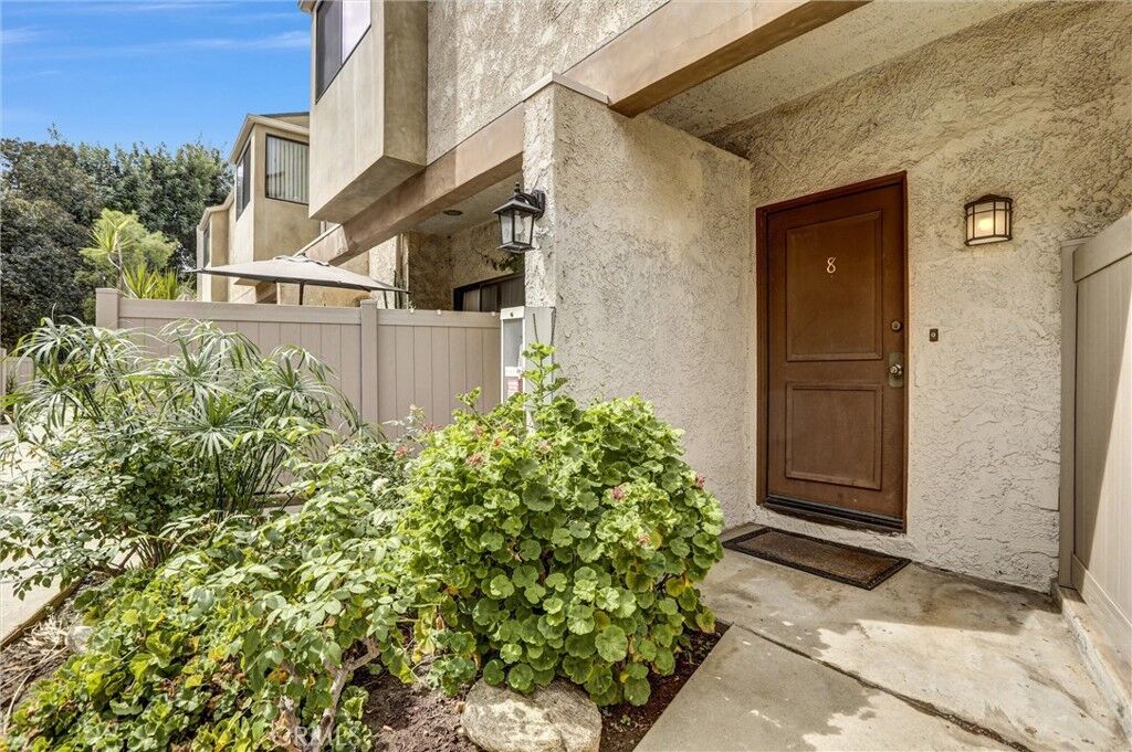 Property Photo:  18242 Burbank Boulevard 8  CA 91356 