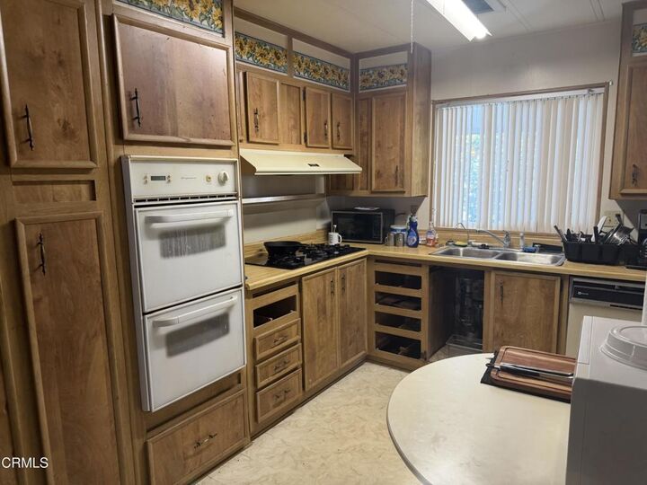 Property Photo:  21 Poinsettia Gardens Drive 21  CA 93004 