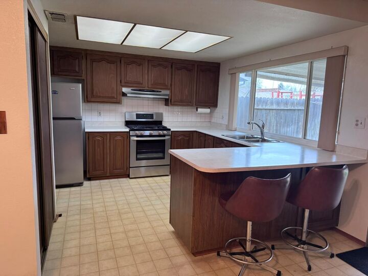 Property Photo:  4004 Wyalong Way  CA 95826 