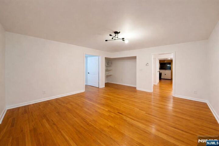 Property Photo:  2755 Morris Avenue 2  NJ 07083 