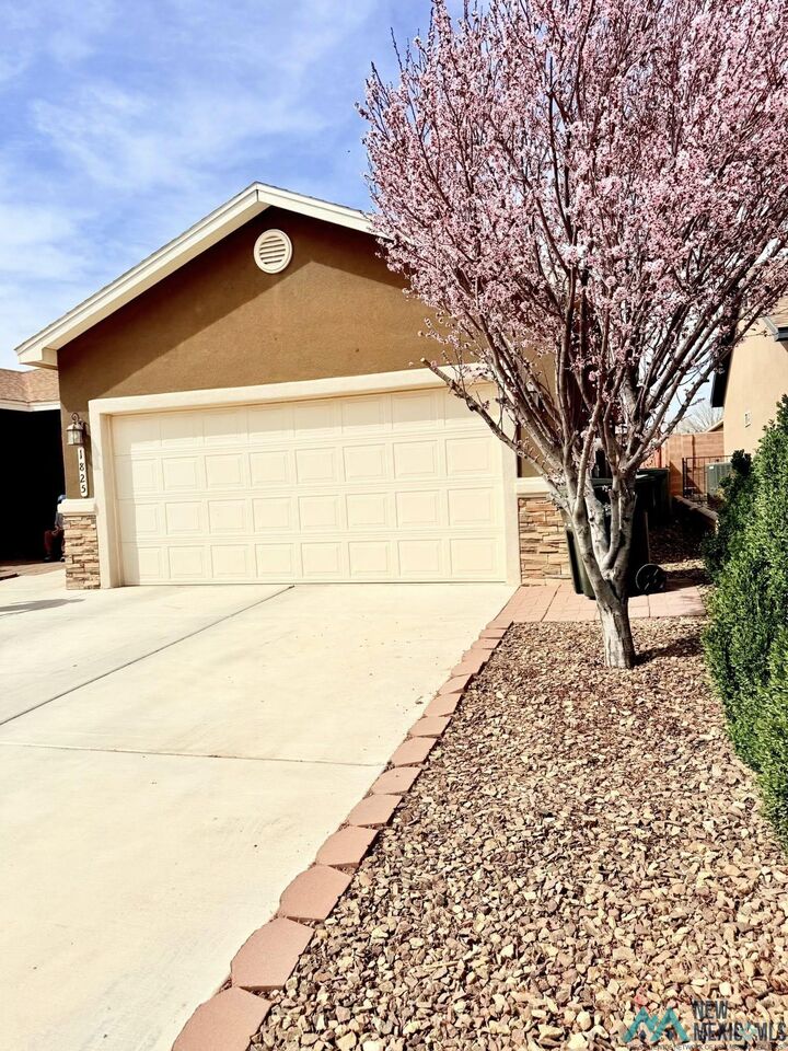 Property Photo:  1825 Lanette Drive  NM 88220 