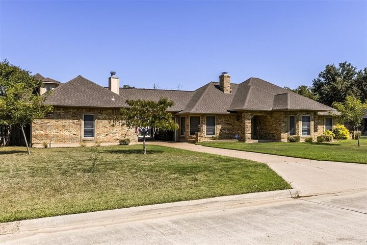 Property Photo:  813 Shady Creek Drive  TX 76060 
