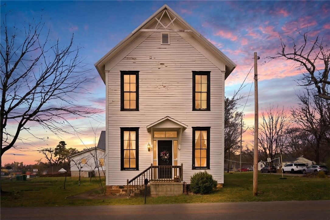 Property Photo:  9 Locust Avenue  AR 72730 