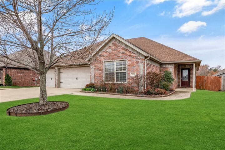 Property Photo:  2914 N 17th Street  AR 72756 