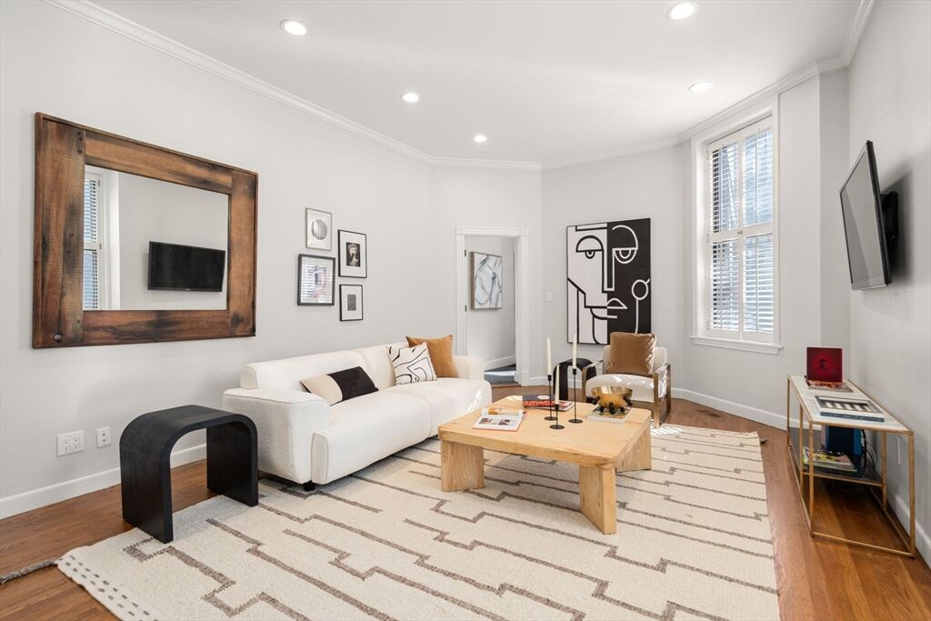 Property Photo:  226 Marlborough Street 5  MA 02116 