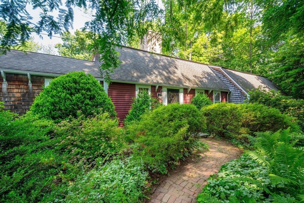 Property Photo:  4 Leslie Road  MA 01890 