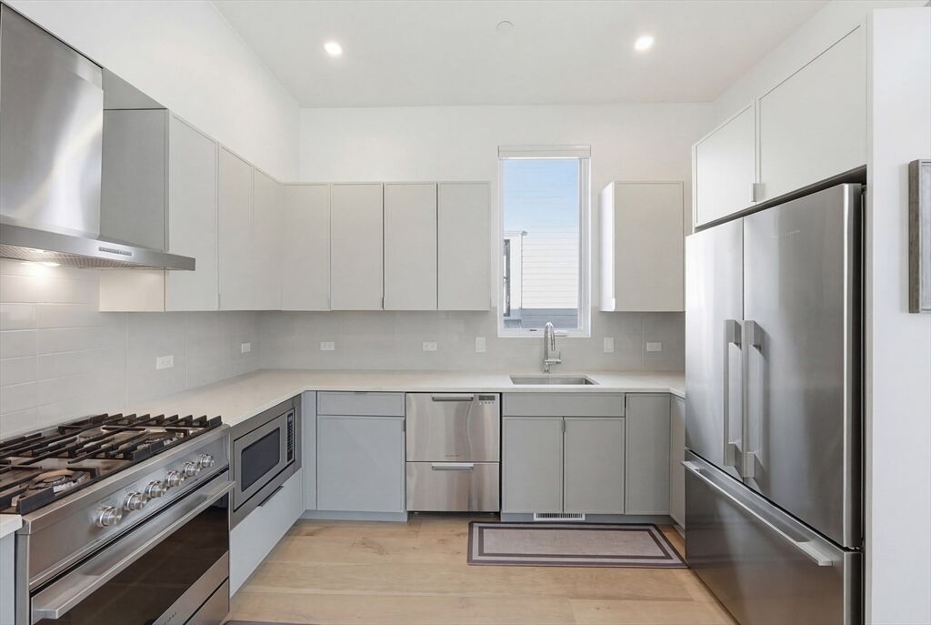 Property Photo:  6 Richardson St 6  MA 02139 