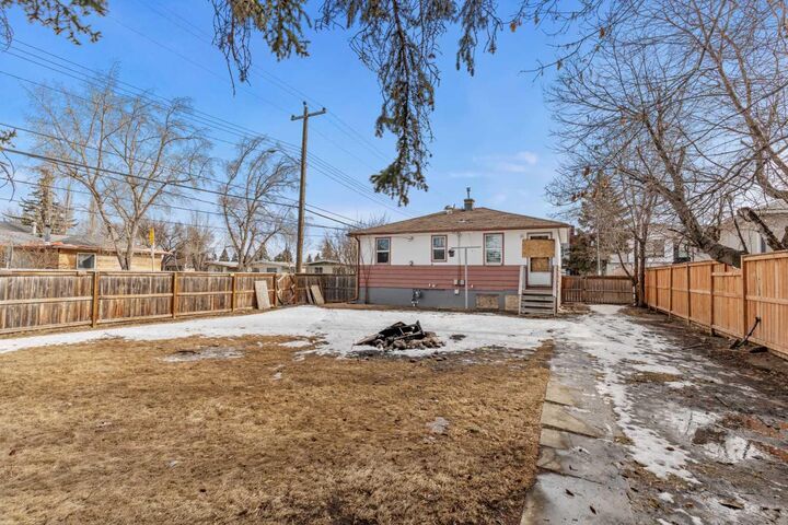 Property Photo: 1403 43 Street SW AB T3E 0Y4
