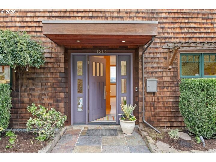 Property Photo:  1262 NW Summit Ave  OR 97210 