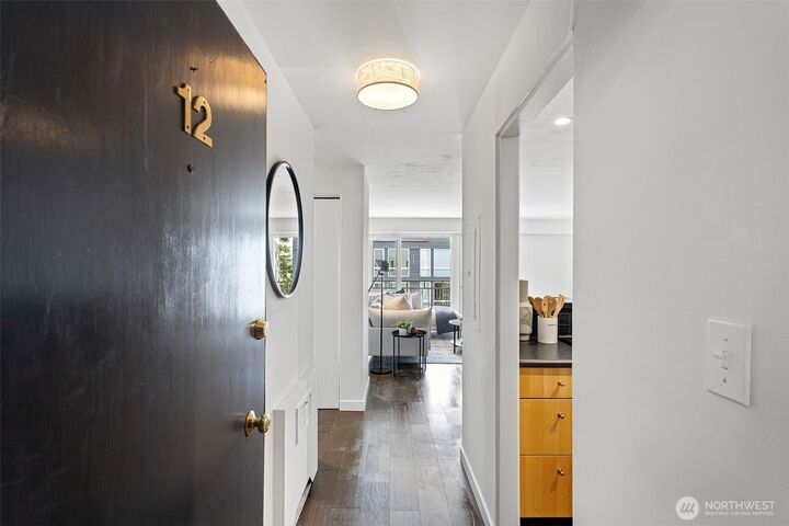 Property Photo:  632  13th Avenue E 12  WA 98102 