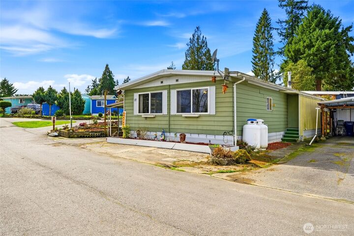 Property Photo:  4425  Meridian Avenue N 17  WA 98271 