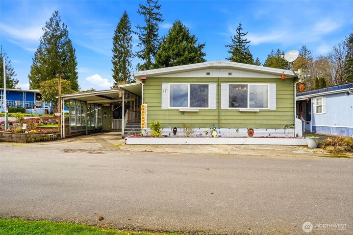Property Photo: 4425 Meridian Avenue N 17 WA 98271