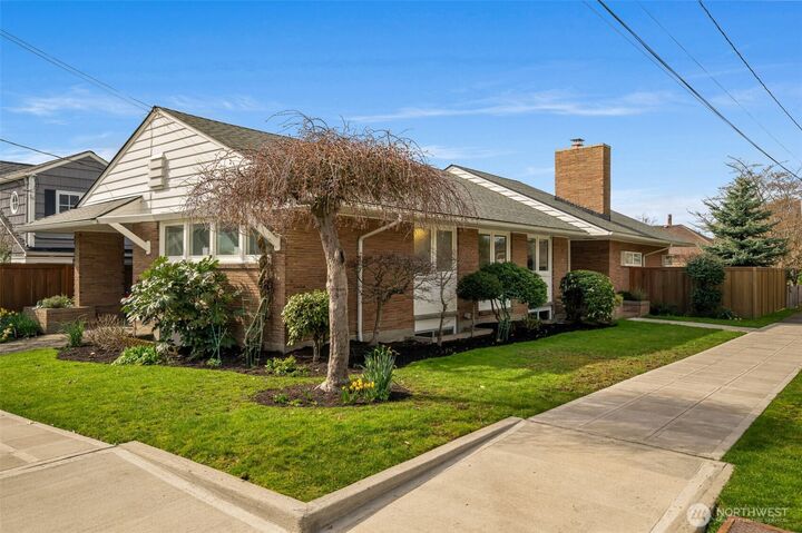 Property Photo:  3515 NE 42nd Street  WA 98105 