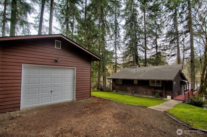 Property Photo: 8410 Thrulake Circle SE WA 98513