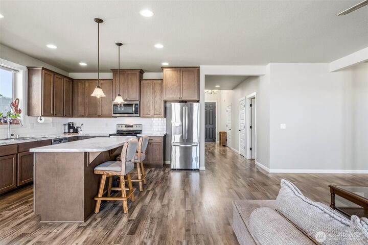 Property Photo:  1019  Hilltop Ave NE  WA 98848 