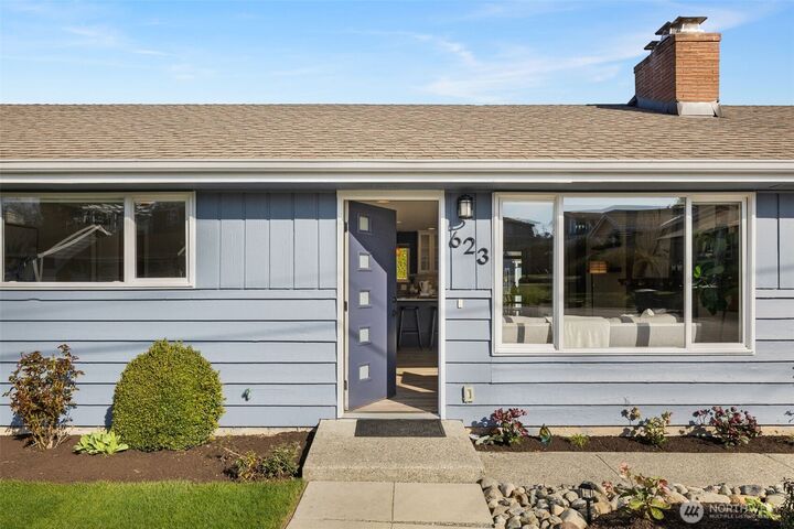 Property Photo:  623  Aloha Way  WA 98020 