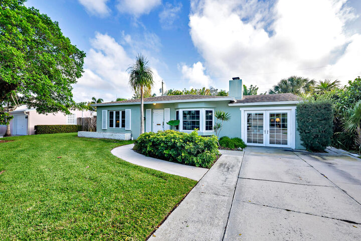 Property Photo:  246 Forest Hill Boulevard  FL 33405 